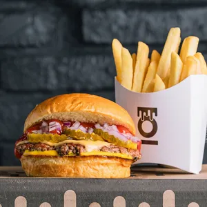 Cheese Burger + Papas
