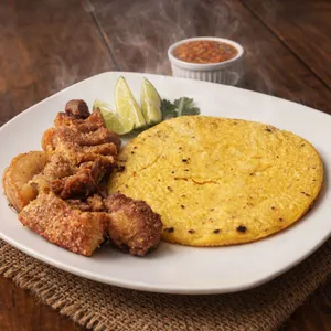 AREPA CON CHICHARRON