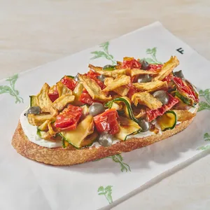 Bruschetta de vegetales asados