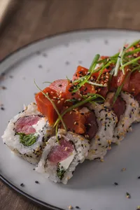 Spicy tuna roll (10 piezas)