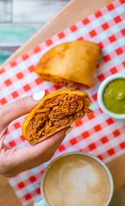 Empanada carne mechada