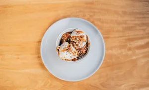Helado con Arequipe y Pecanas