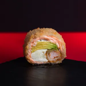 Roll Sake Spring Furai Signature Sin Arroz, con envoltura de salmón, hoja de arroz y panko, relleno de camarón furai, queso crema y palta. Sakai Sushi Providencia.Roll Sake Spring Furai Signature Sin Arroz, con envoltura de salmón, hoja de arroz y panko, relleno de camarón furai, queso crema y palta. Sakai Sushi Providencia.