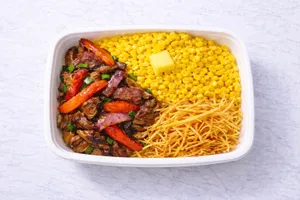 Lomo saltado con choclo