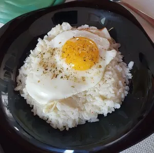 Huevos con arroz o papas