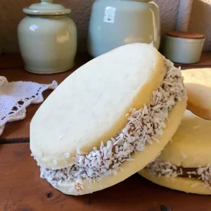 alt="Galletas rellenas de manjar y coco — galleton manjar Paradiso"