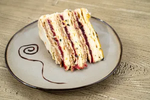 Trozo de torta holandesa maracuya