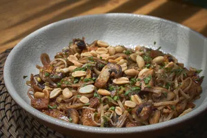 Pad thai (contiene maní)