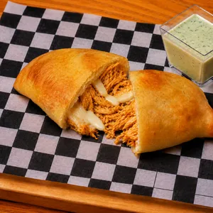 Empanada De Pollo Queso