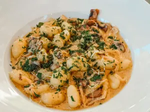 Ñoqui con Champiñones a la Crema