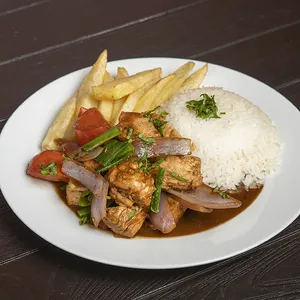 Pollo Saltado + jugo chico - Simón Bolívar