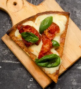 Faina con Tomate Asado, Albahaca y Oliva