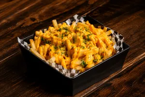 Papas + Queso Cheddar + Ciboulette.