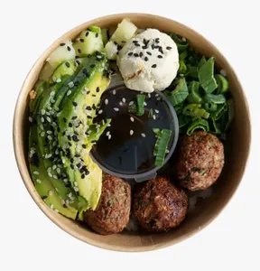 Arroz blanco palta pepino cebollín queso crema vegetal  sésamo albóndigas proteína de arveja  chía salsa  soya