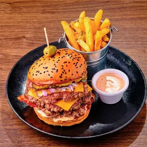 Cheese Burger + Papas
