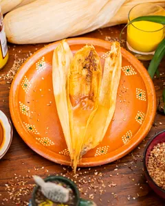 Tamal de cajeta con nuez