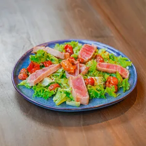 Ensalada con Tataki de Atún