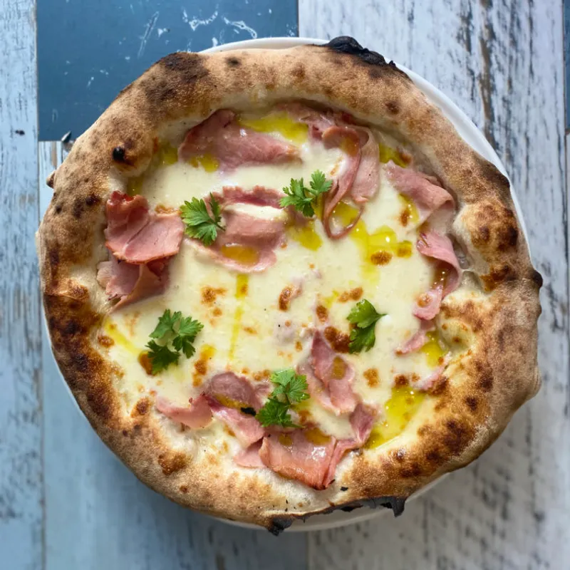 Pizza Napolitana 'Crostino' Pizza Napolitana 'Crostino'