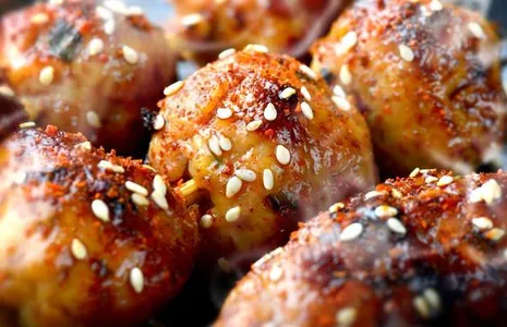 Albóndigas de cerdo en salsa de gulupa