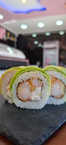 2. Camarón Furay, Queso, Envuelto en Palta