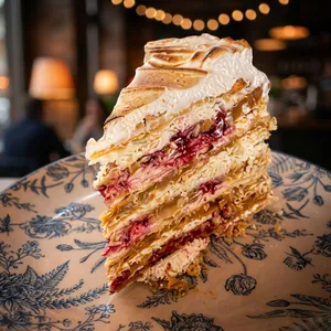 Torta Hojarasca manjar Frambuesa