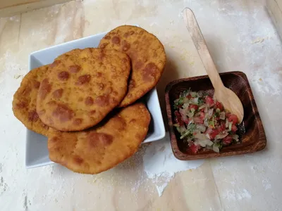 Sopaipillas con pebre x 12