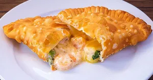 Empanada queso camarón