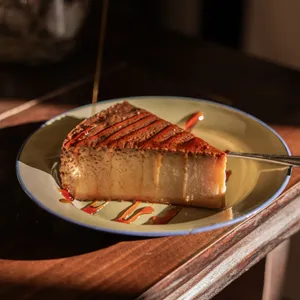 Quesillo, Postre cremoso a base de huevos, leche completa y leche condensada