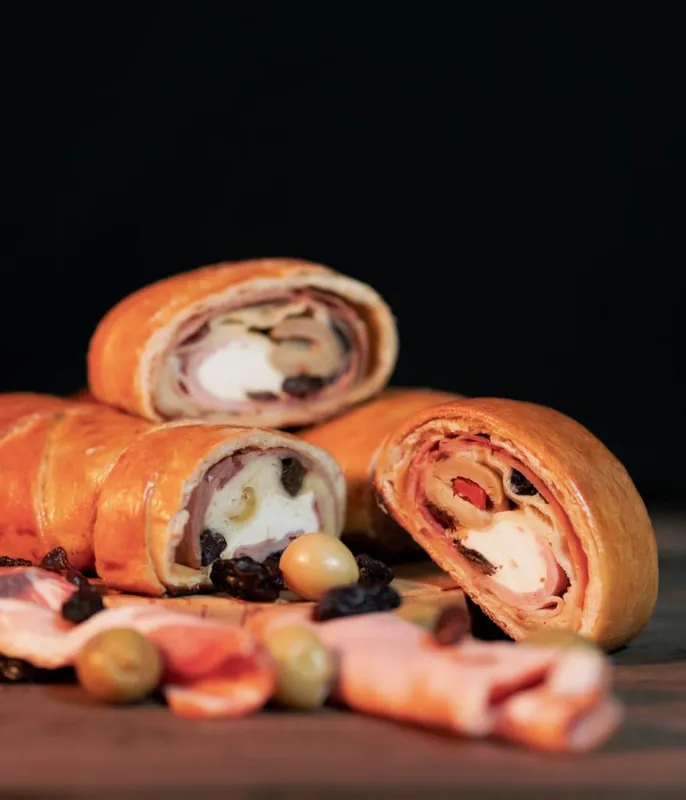 PAN DE JAMON CON QUESO CREMA