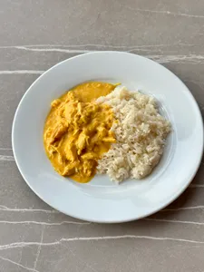 Ají de gallina con arroz