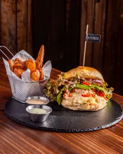 Hamburguesa Doble Chilena + Papas