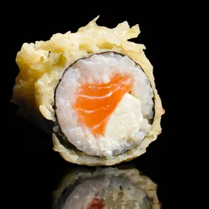 Hosomaki salmón tempura (10 unidades)