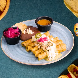 Flautas de cochinita