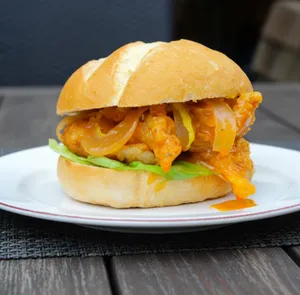 Pan Con Pescado Escabechado