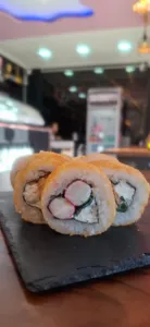 32. Kanikama, Queso, Cebollín, Tempura