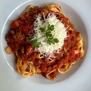 Fetuccini Bolognesa