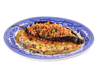Chile pasilla relleno de picadillo con huarache