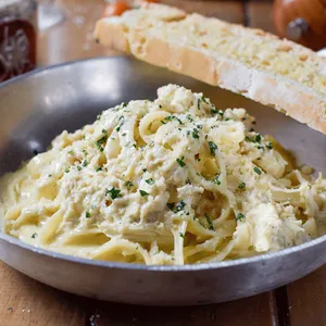Pasta Alfredo con Pollo