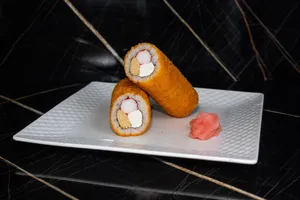 Handroll kanikama, choclillo, queso crema