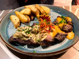 Steak en salsa tocineta
