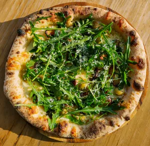 Durazno asado Rucula