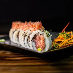 Spicy Tuna Roll*