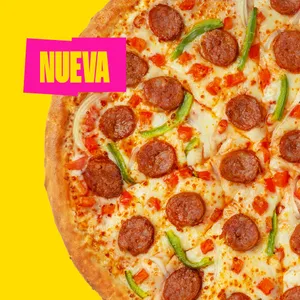 Nuestro chorizo de chillan con pimentón verde, cebolla y tomate.
