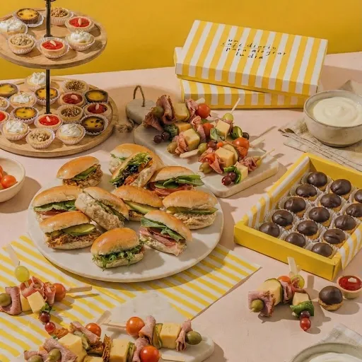 Mesa Estrella (5 bocados salados + 3 bocados dulces por persona)