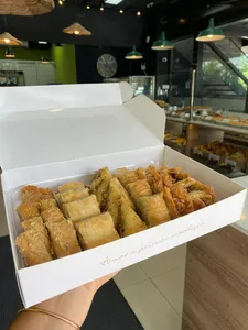 Caja surtida con dulces árabes