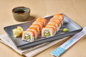 Sushi Kani Maki – Cangrejo, Queso Crema, Aguacate y Pepino