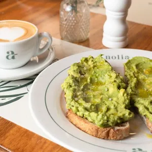 Tostadas Palta+Bebida