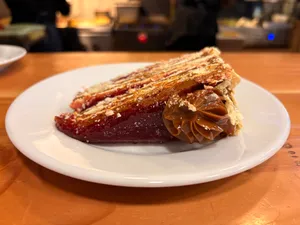 Trozo de Torta Manjar Frambuesa