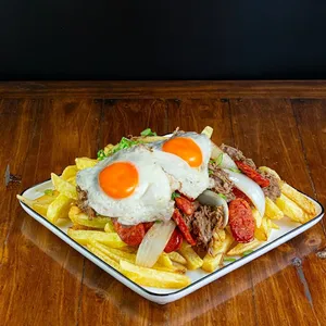 Chorrillana de Carne Mechada Grande