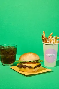 Combo hamburguesa de Carne+ Papas + Gaseosa